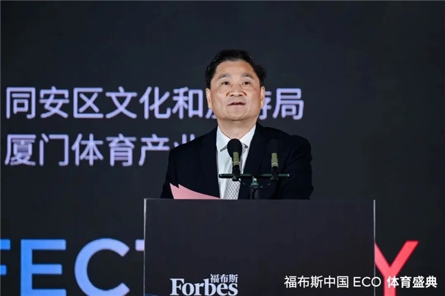 这位年轻且
